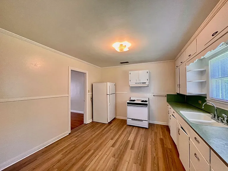 705 Runnels Ave — Photo 5