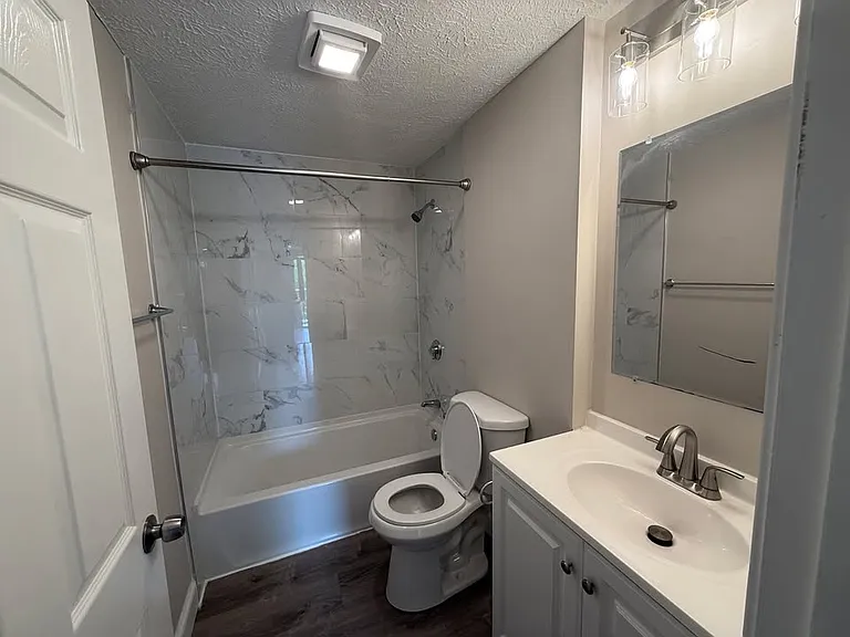 Pondsview Apartments — Photo 99