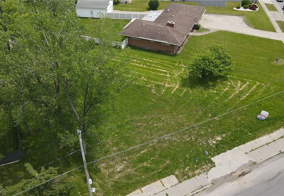 2nd image of 755 N Forest Rd #15
