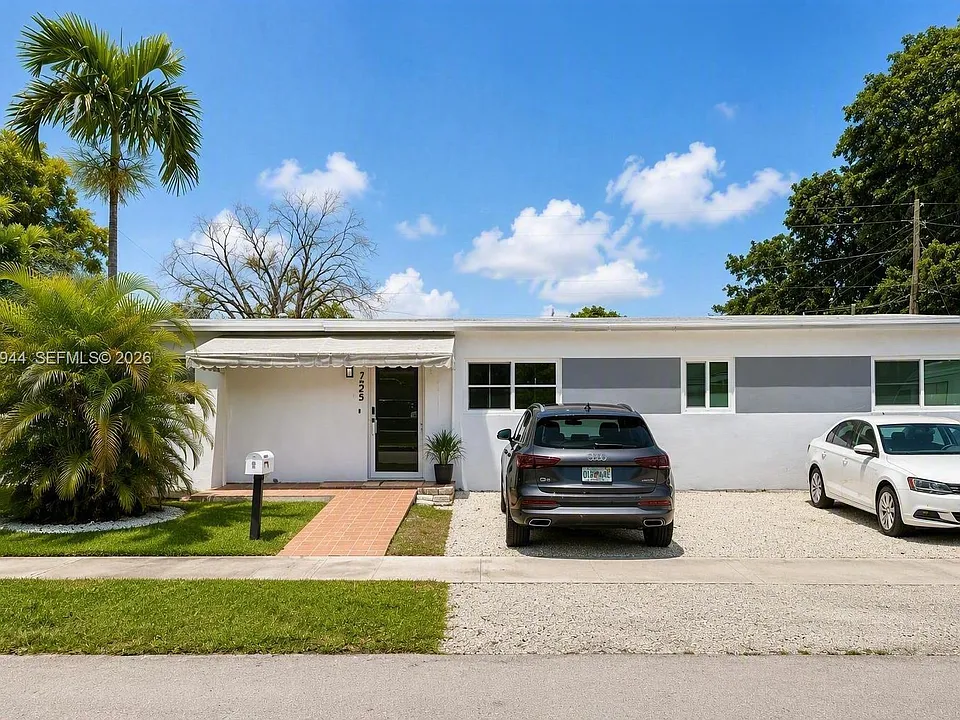 1255 W 64th Ter