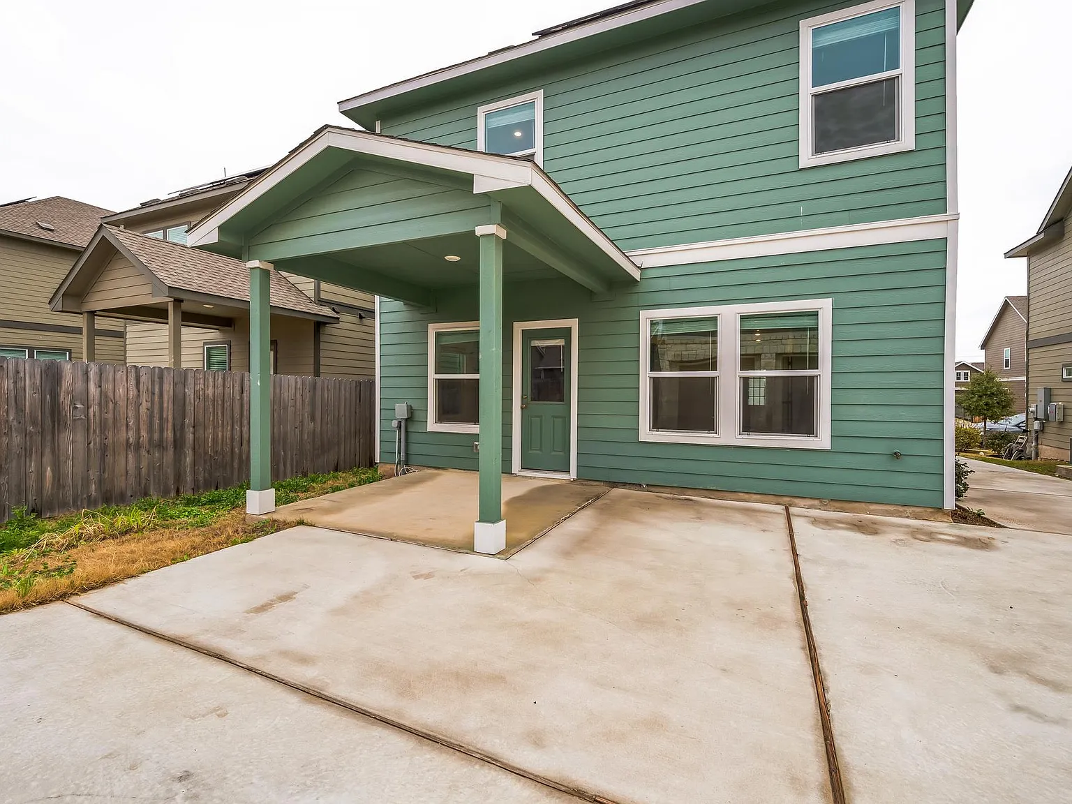 5 bed, 3.5 bath, 2500 sqft, $2,600 — Photo 4