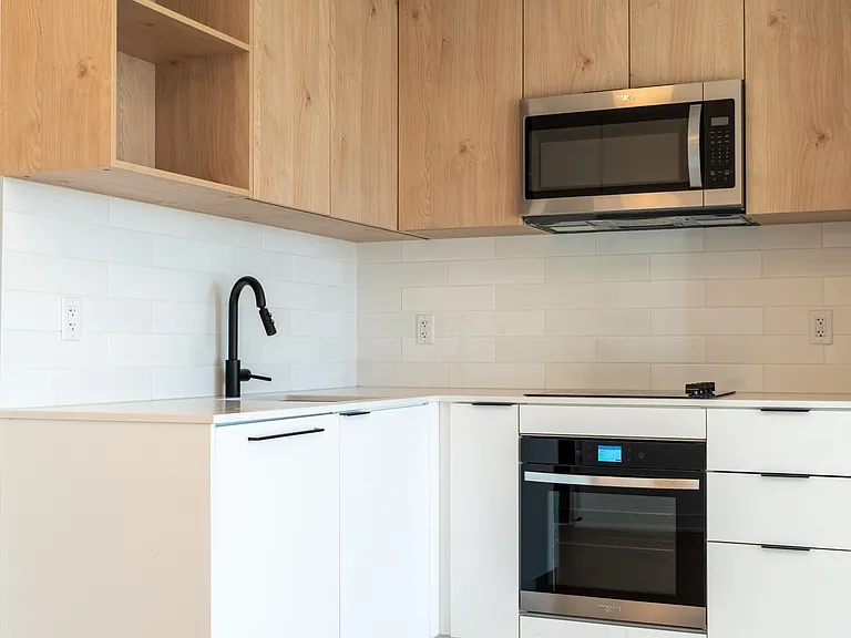 1185 Dupont St #1018 — Photo 6