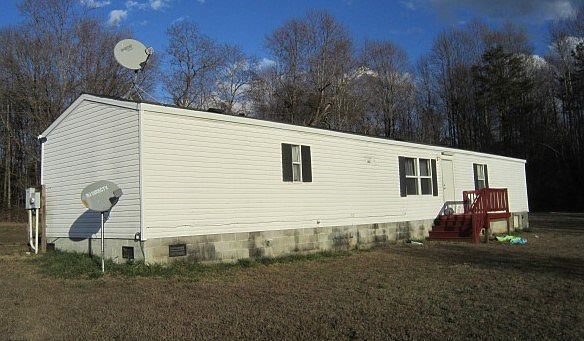 2nd image of 136 Raven Ln