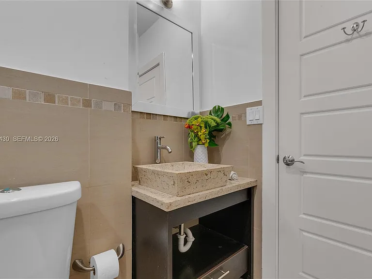 549 NE 12th Ave — Photo 43