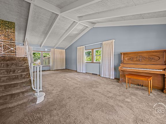 3rd image of 877 N Fordham Ave