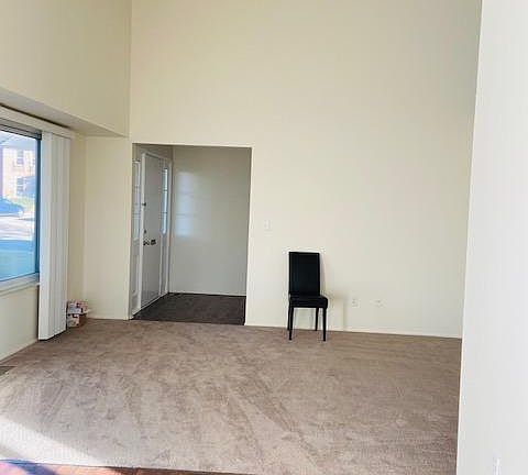 3rd image of 3361 Burbank Dr