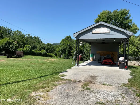 233 Morning Dr #10, Harriman, TN 37748