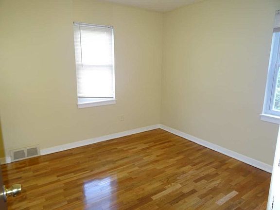 5th image of 231 Louis St APT 7