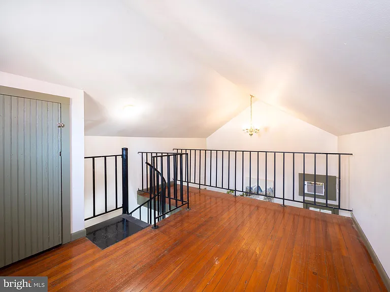 703 S Loudoun St — Photo 38