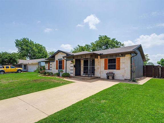 3rd image of 2822 Hollandale Ln