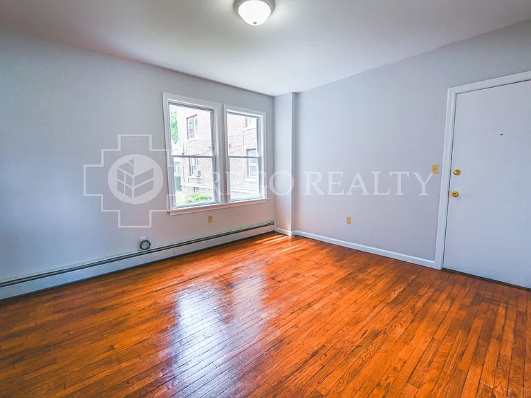 451-455 Edgewood St — Photo 11