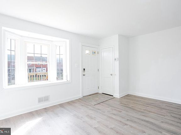 5th image of 1046 Middlesex Rd