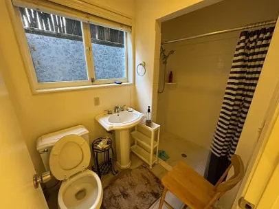 Building Photo - 2710 Belrose Ave #1
