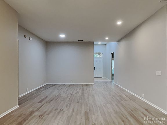 3rd image of 2856 Maple Creek Dr