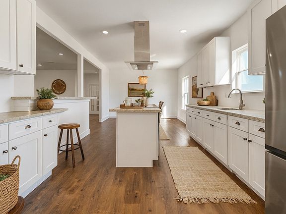 3rd image of 1128 Newton Rd