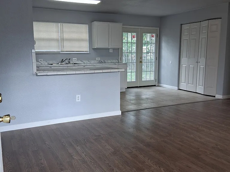 415 Andricks Dr — Photo 4