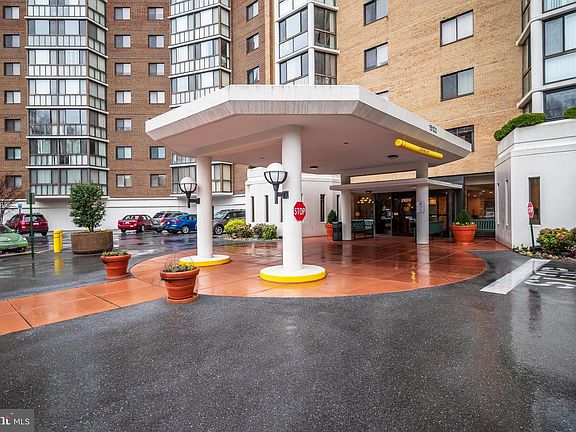 4th image of 15100 Interlachen #Apt 4-521