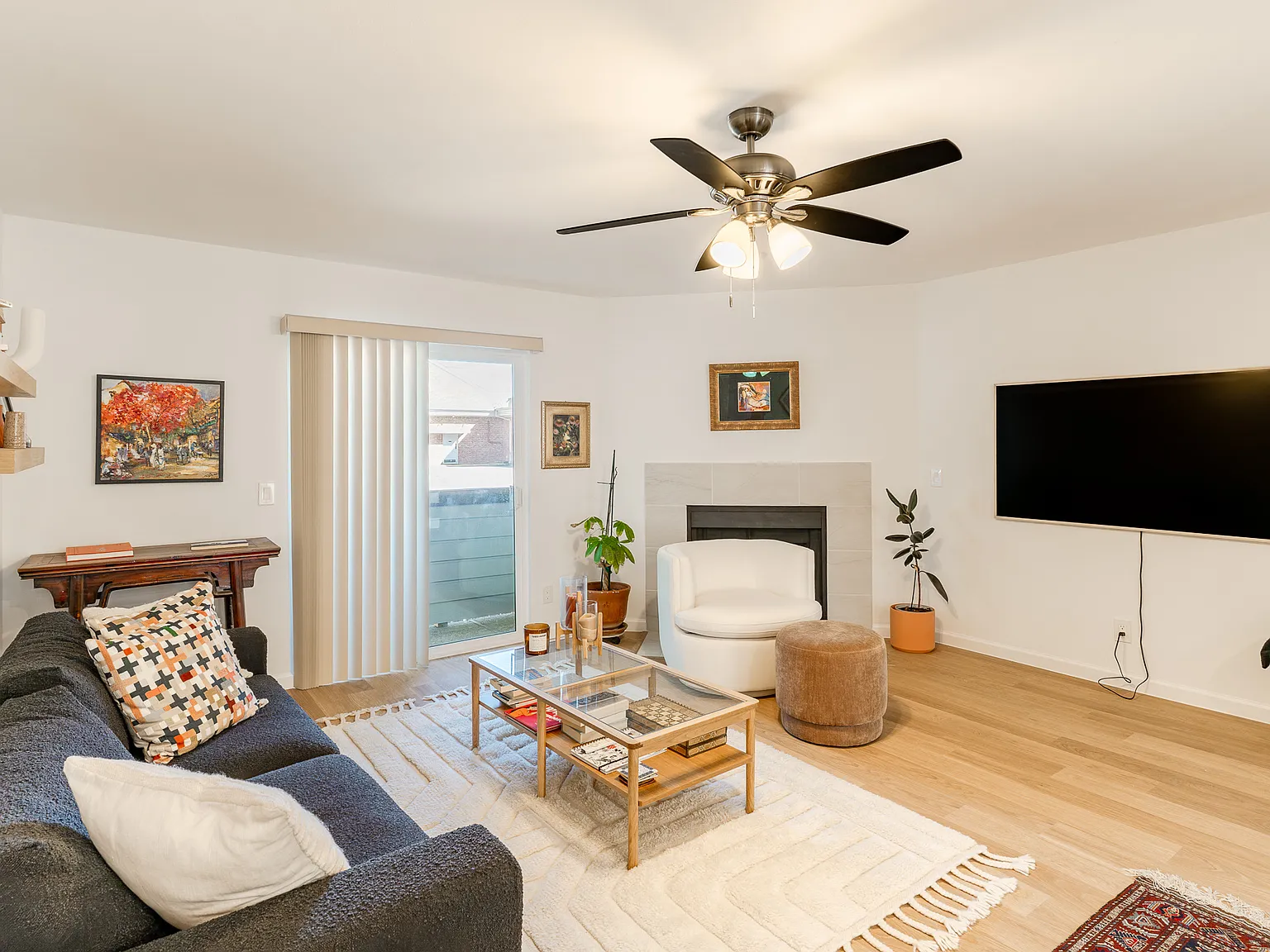 2 bed, 955 sqft, $2,350 — Photo 3