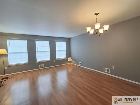 16 Puchala Dr, Parlin, NJ 08859