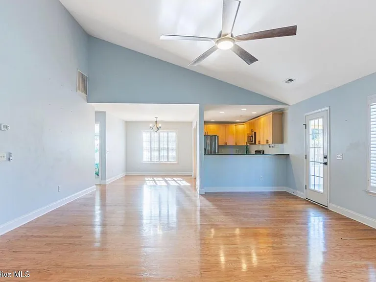 8637 Plantation Landing Dr — Photo 5