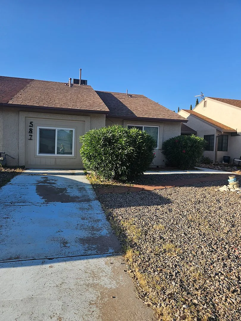 587 Charles Dr — Photo 1