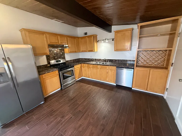 9712 Saint George St — Photo 9