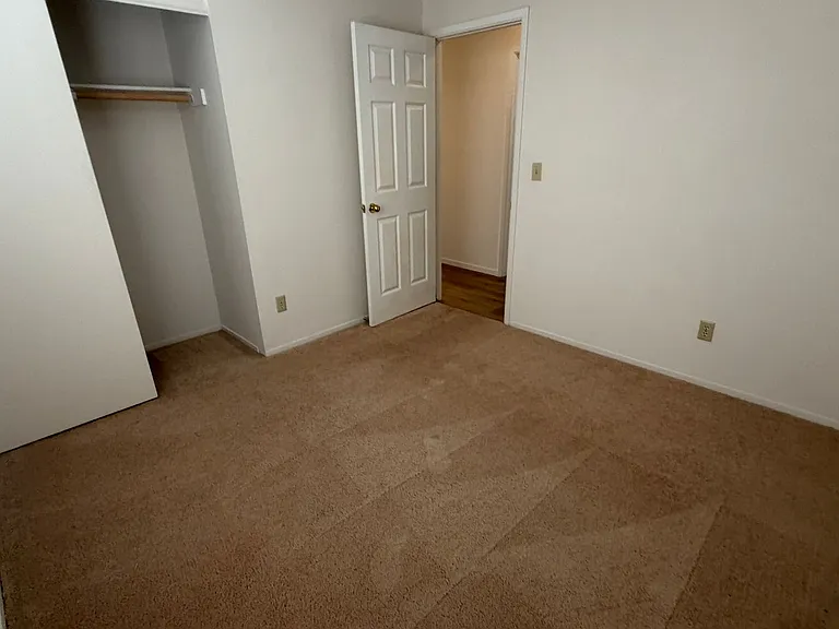 1328 Maplegrove Cir — Photo 32