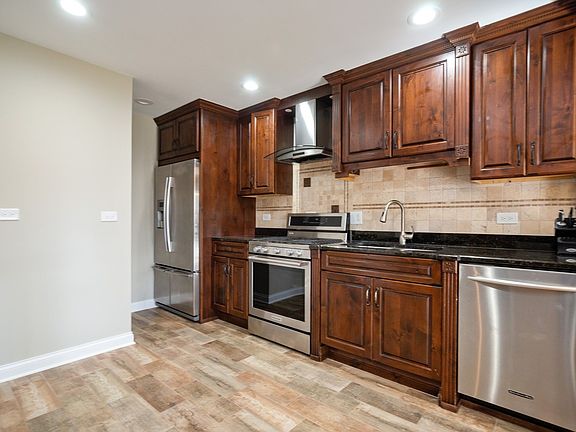 4th image of 2610 Northampton Dr APT C1