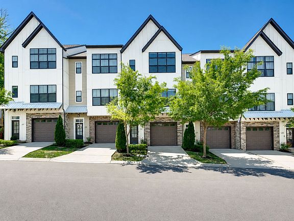 2nd image of 221 Stonecrest Cir