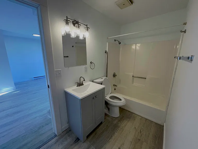 903 Genrich St #C — Photo 11