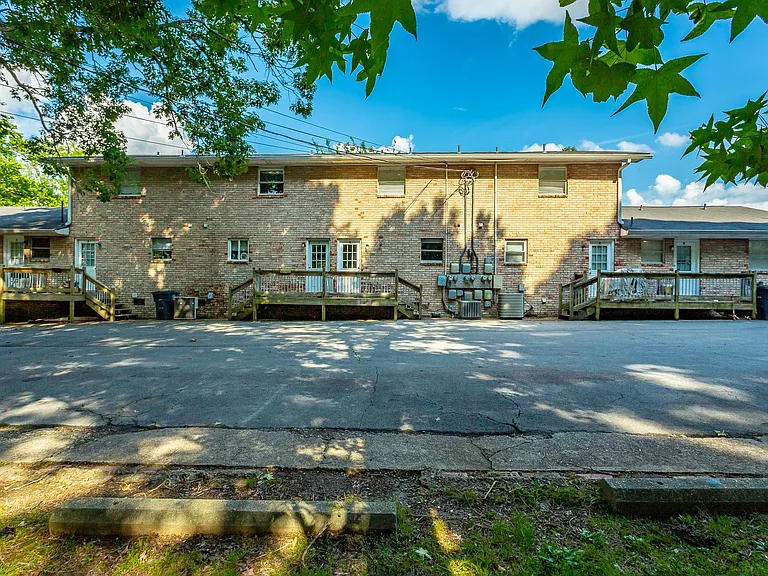 Charming Multifamily Living at 1407 Mana Lane — Photo 19
