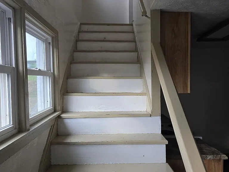 346 Blackburn Ave — Photo 18