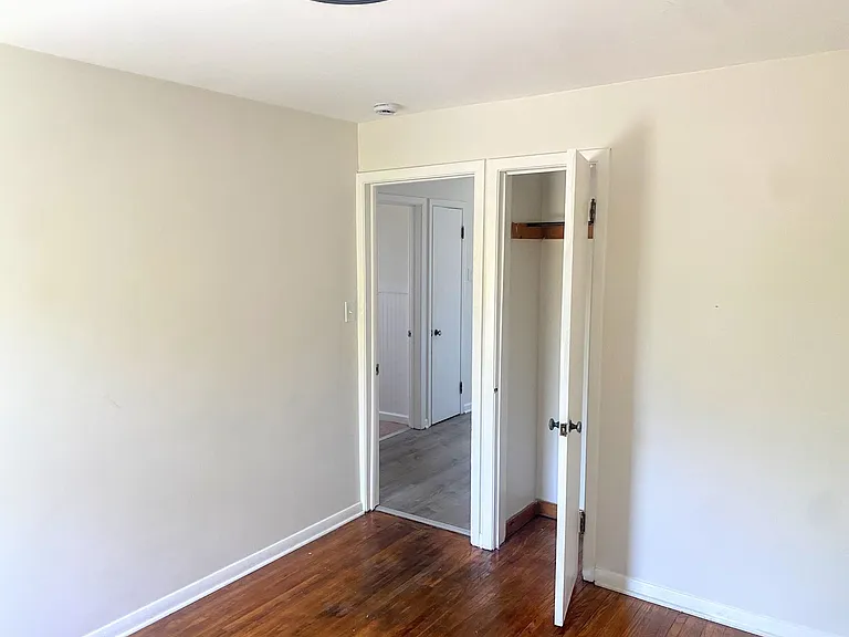 1530 Abbott Rd — Photo 11