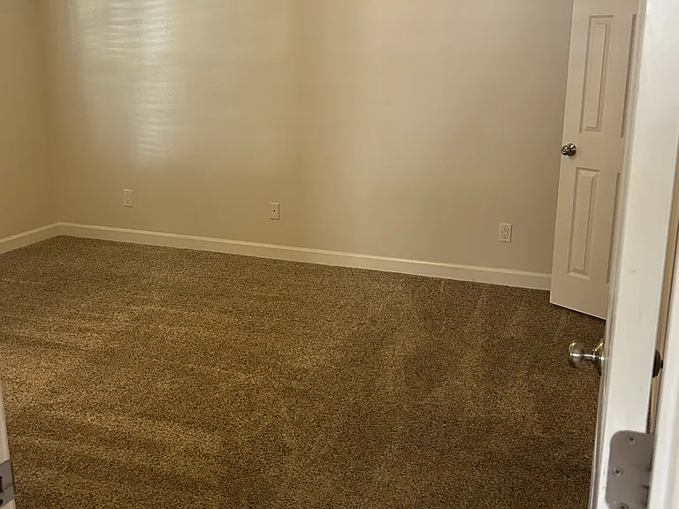 241 Parkwood Cir — Photo 7