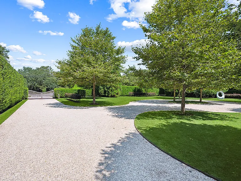 649 Hedges Ln — Photo 3