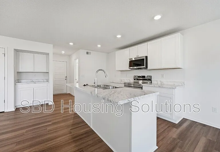 8810 SW 10th St — Photo 3
