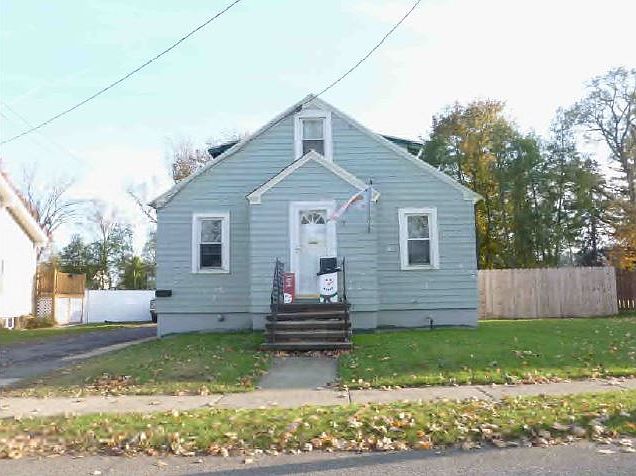 1st image of 13 Fairdale Pl