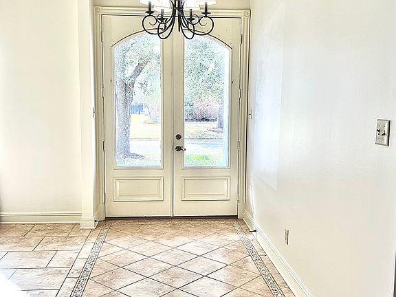 5th image of 12338 Oak Alley Dr
