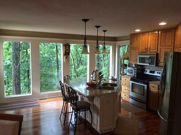 3rd image of 29 Ettington Dr