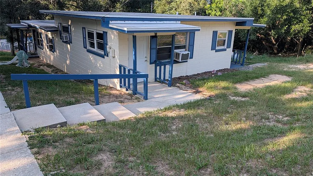 2 bed, 1.0 bath, 624 sqft, $1,300 — Photo 1