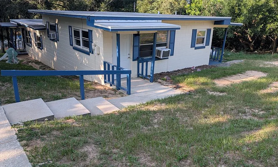 738 E Minneola Ave