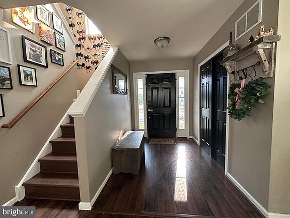 4th image of 33 Twin Oaks Dr