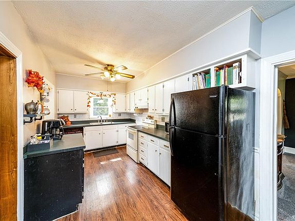 4th image of 10544 South St