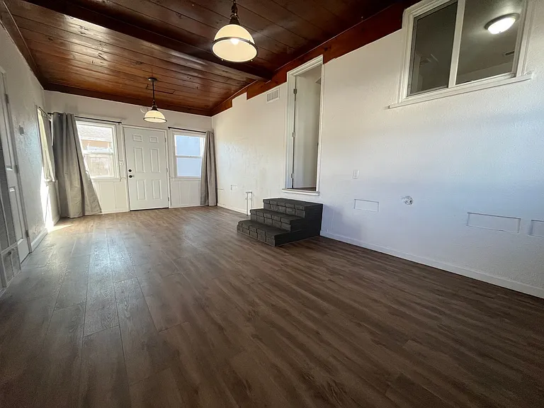 1086 Palm Ave — Photo 10