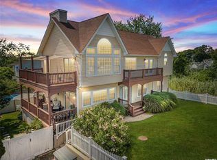 26 Manhasset Dr, Mastic Beach, NY 11951