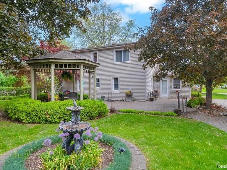 710 Hartland Dr — Photo 9
