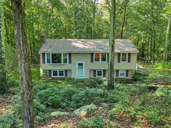 7 Bramble Bush Drive, East Lyme, CT 06357