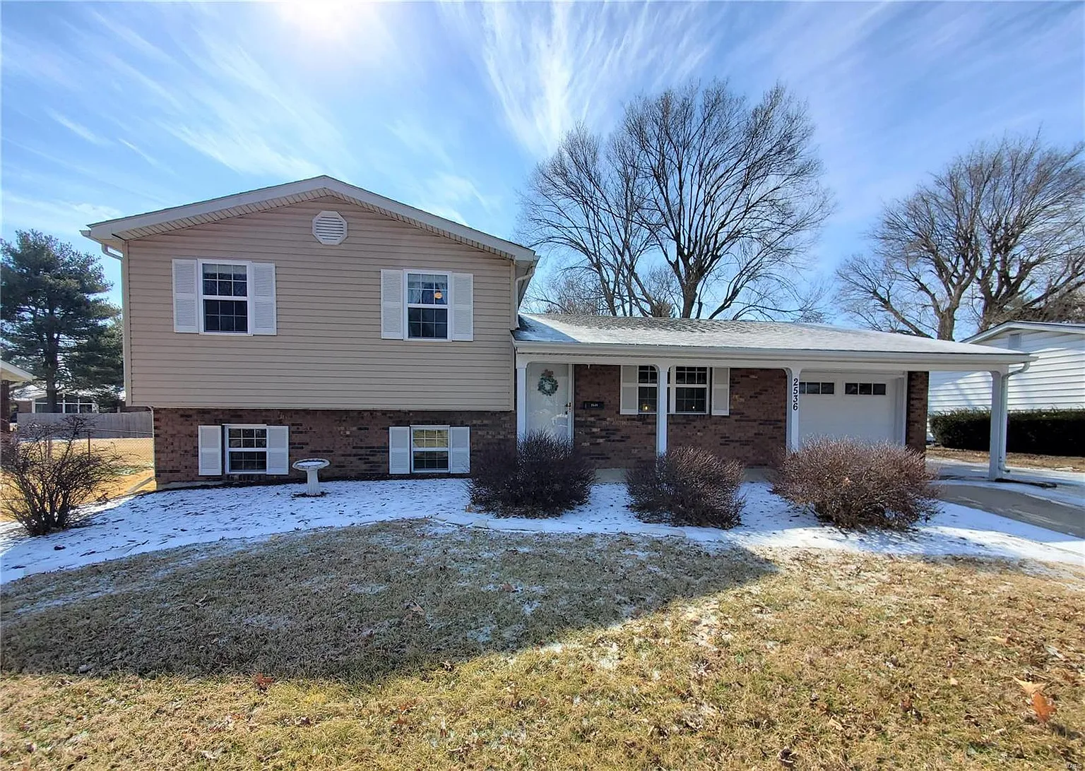 2536 Stratford Ln photo 1
