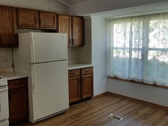 3rd image of 2132 Brittany Ln