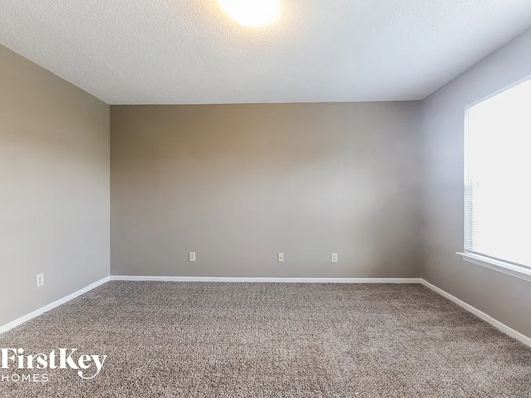 1861 Southernwood Ln — Photo 12